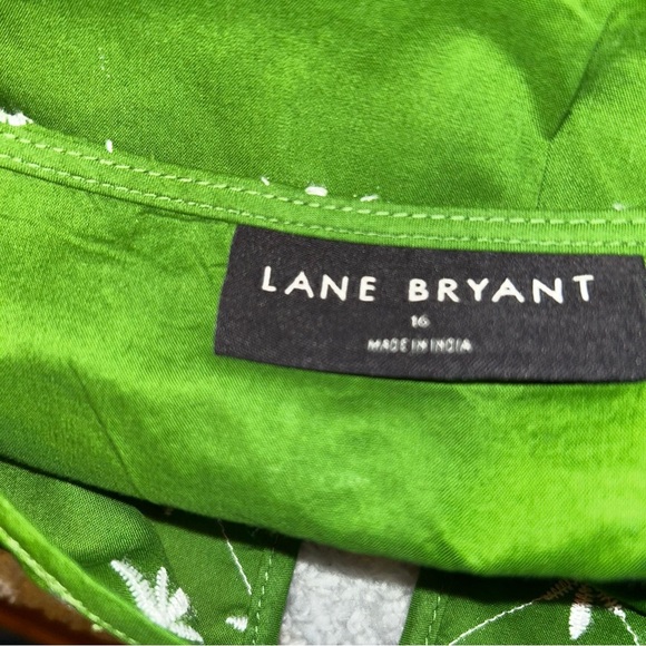 Lane Bryant Green Star Pattern Short Sleeve Tee - Picture 3 of 6